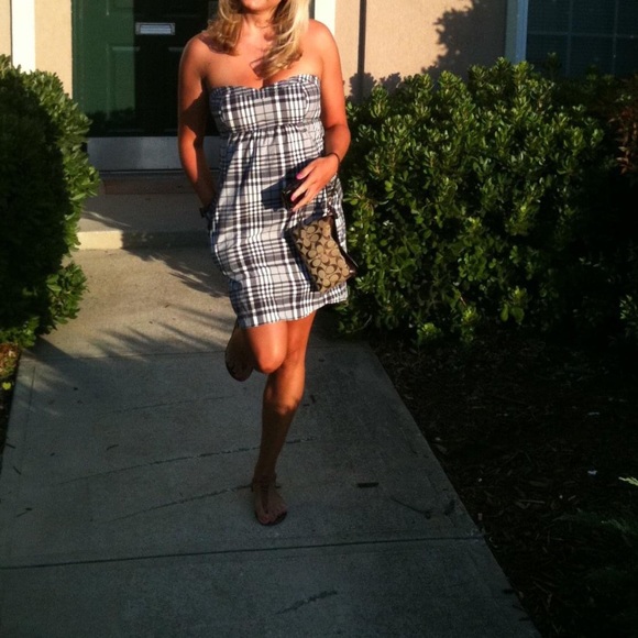 Blue & White Plaid Strapless Dress with Pockets - Picture 5 of 5